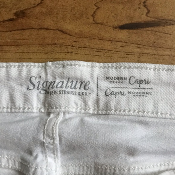 👖Levi’s Capri Shorts👖 - Picture 3 of 5